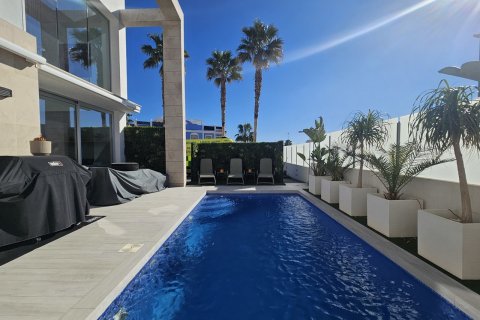Villa for sale Alicante, Spain 3 bedrooms, 208 sq.m. No. 115964 - photo 2
