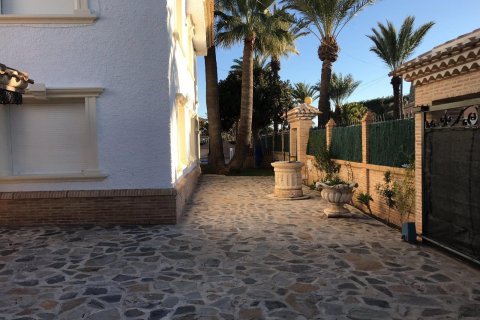 Villa for sale Cabo Roig, Alicante, Spain 7 bedrooms, 500 sq.m. No. 115887 - photo 9