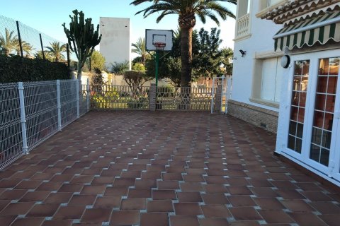 Villa for sale Cabo Roig, Alicante, Spain 7 bedrooms, 500 sq.m. No. 115887 - photo 8