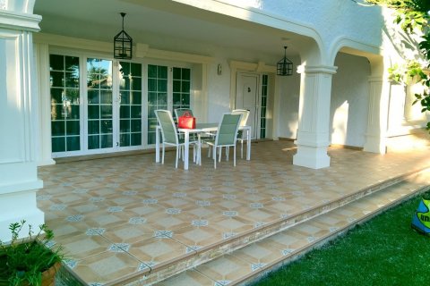 Villa for sale Cabo Roig, Alicante, Spain 7 bedrooms, 500 sq.m. No. 115887 - photo 2