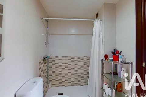 Apartment for sale in El Vendrell, Tarragona, Spain 3 bedrooms, 91 sq.m. No. 184660 - photo 15