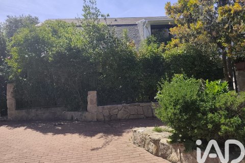 Hus i Galapagar, Madrid, Spanien 3 sovrum, 200 kvm. Nr. 173408
