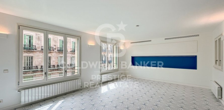 Apartment in Barcelona, Spain 2 bedrooms, 146 sq.m. No. 160201