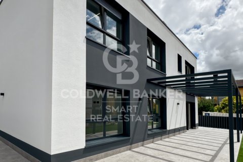 House for sale in Oleiros, A Coruna, Spain 4 bedrooms, 342 sq.m. No. 160204 - photo 7