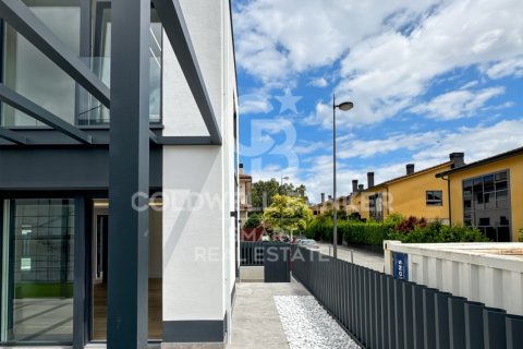 House for sale in Oleiros, A Coruna, Spain 4 bedrooms, 342 sq.m. No. 160204 - photo 3