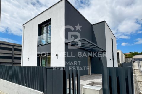 House for sale in Oleiros, A Coruna, Spain 4 bedrooms, 342 sq.m. No. 160204 - photo 5