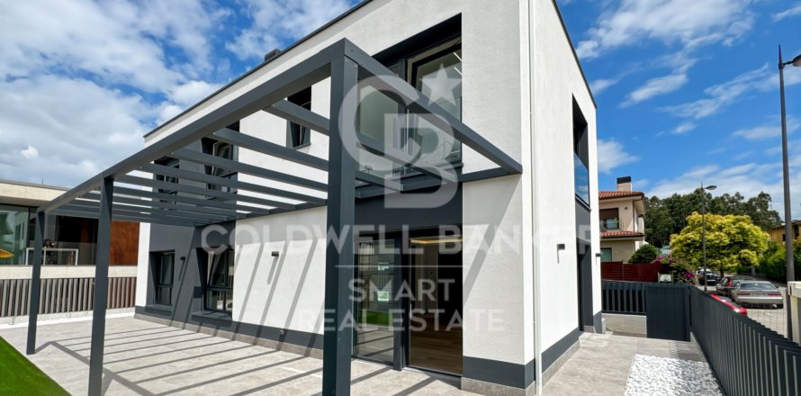 House in Oleiros, A Coruna, Spain 4 bedrooms, 342 sq.m. No. 160204