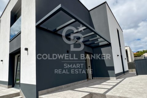 House for sale in Oleiros, A Coruna, Spain 4 bedrooms, 342 sq.m. No. 160204 - photo 8