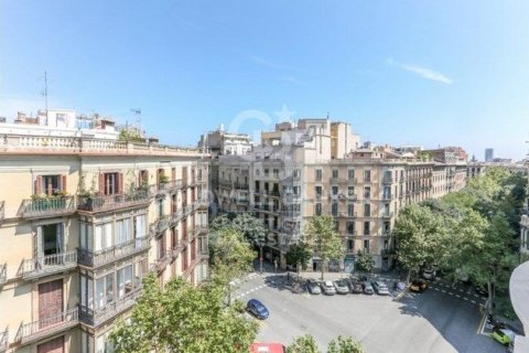 Takvåning till salu i Barcelona, Spanien 3 sovrum, 175 kvm. Nr. 160200 - foto 27