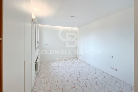 Takvåning till salu i Barcelona, Spanien 3 sovrum, 175 kvm. Nr. 160200 - foto 16