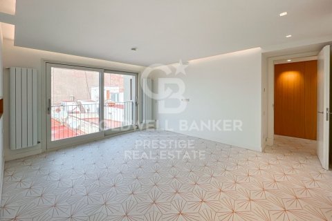 Takvåning till salu i Barcelona, Spanien 3 sovrum, 175 kvm. Nr. 160200 - foto 22