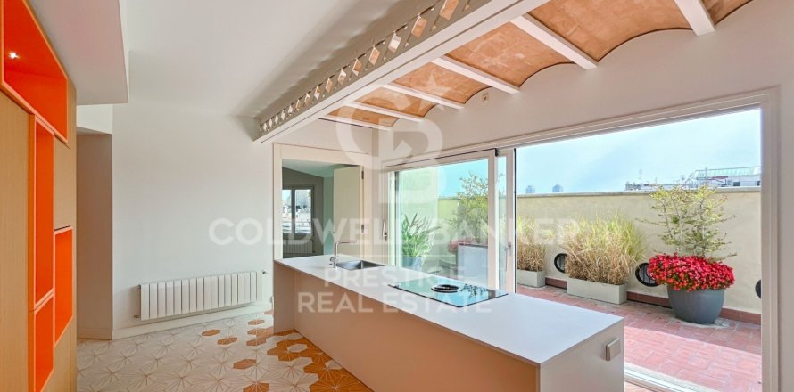 Takvåning i Barcelona, Spanien 3 sovrum, 175 kvm. Nr. 160200