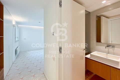 Takvåning till salu i Barcelona, Spanien 3 sovrum, 175 kvm. Nr. 160200 - foto 15