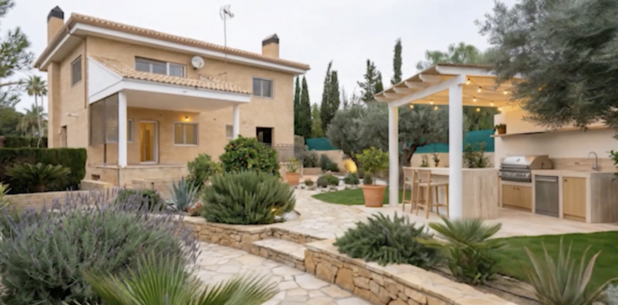 Villa in El Campello, Alicante, Spanien 3 Schlafzimmer, 370 m2 Nr. 176446