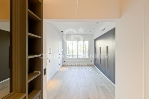 Продажа квартиры в Барселона, Испания 4 спальни, 210м2 №157116 - фото 16