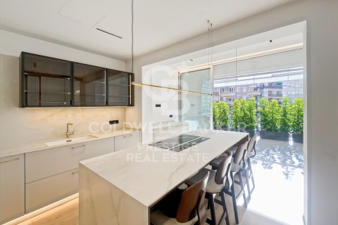 Продажа квартиры в Барселона, Испания 4 спальни, 210м2 №157116 - фото 5