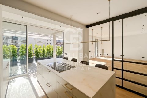 Продажа квартиры в Барселона, Испания 4 спальни, 210м2 №157116 - фото 4
