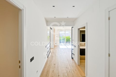 Продажа квартиры в Барселона, Испания 4 спальни, 210м2 №157116 - фото 11