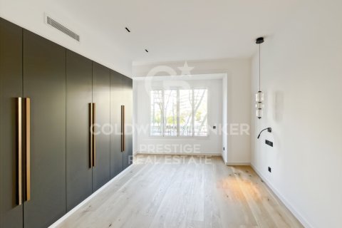 Продажа квартиры в Барселона, Испания 4 спальни, 210м2 №157116 - фото 25