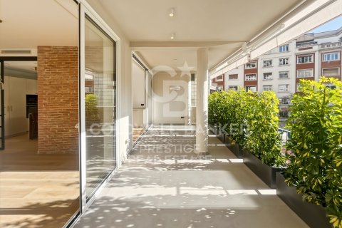 Продажа квартиры в Барселона, Испания 4 спальни, 210м2 №157116 - фото 8