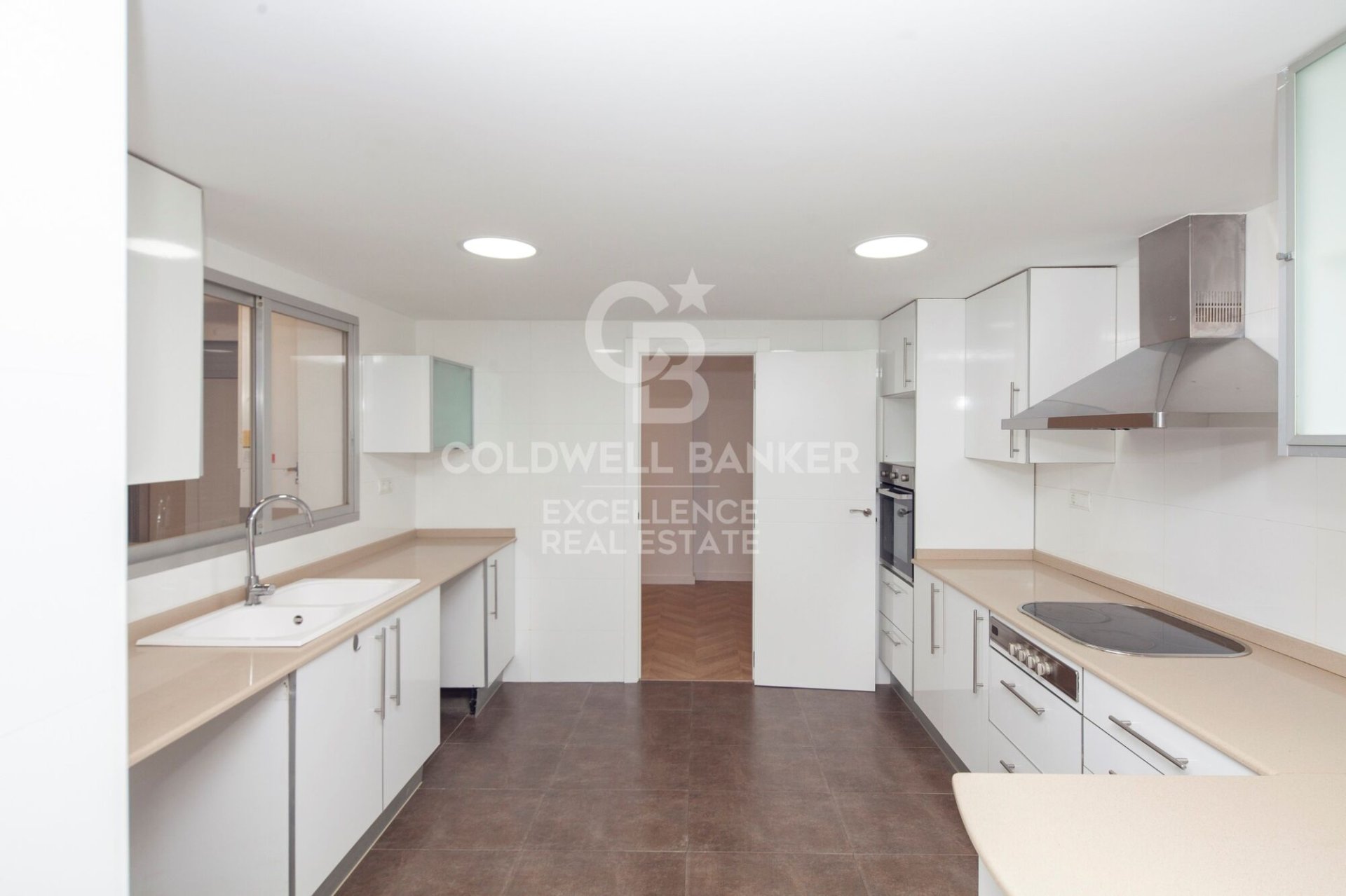 Huoneisto Valencia, Espanja 4 makuuhuonetta, 171 m2 No. 157118