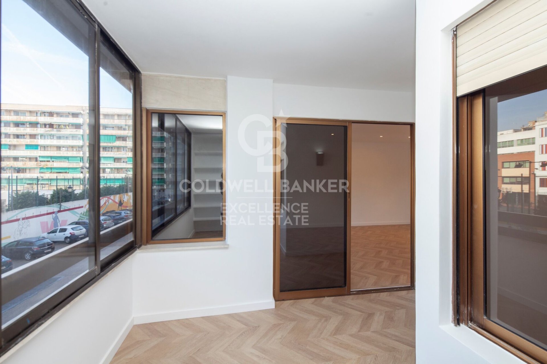 Huoneisto Valencia, Espanja 4 makuuhuonetta, 171 m2 No. 157118
