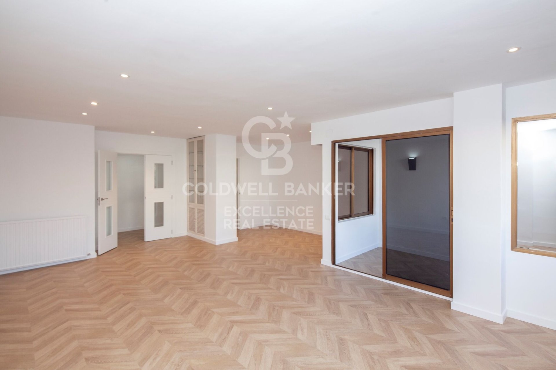 Huoneisto Valencia, Espanja 4 makuuhuonetta, 171 m2 No. 157118