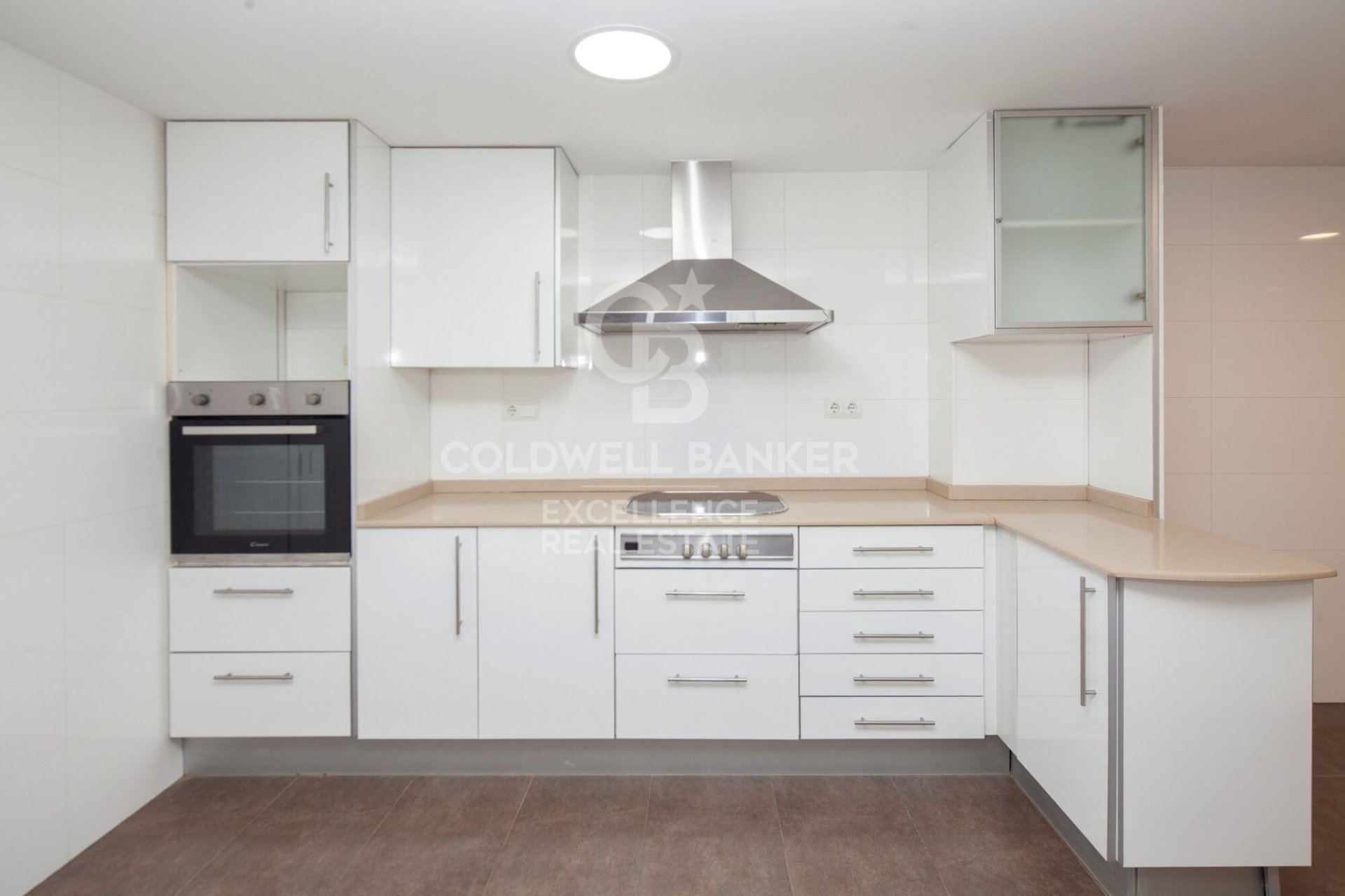 Huoneisto Valencia, Espanja 4 makuuhuonetta, 171 m2 No. 157118