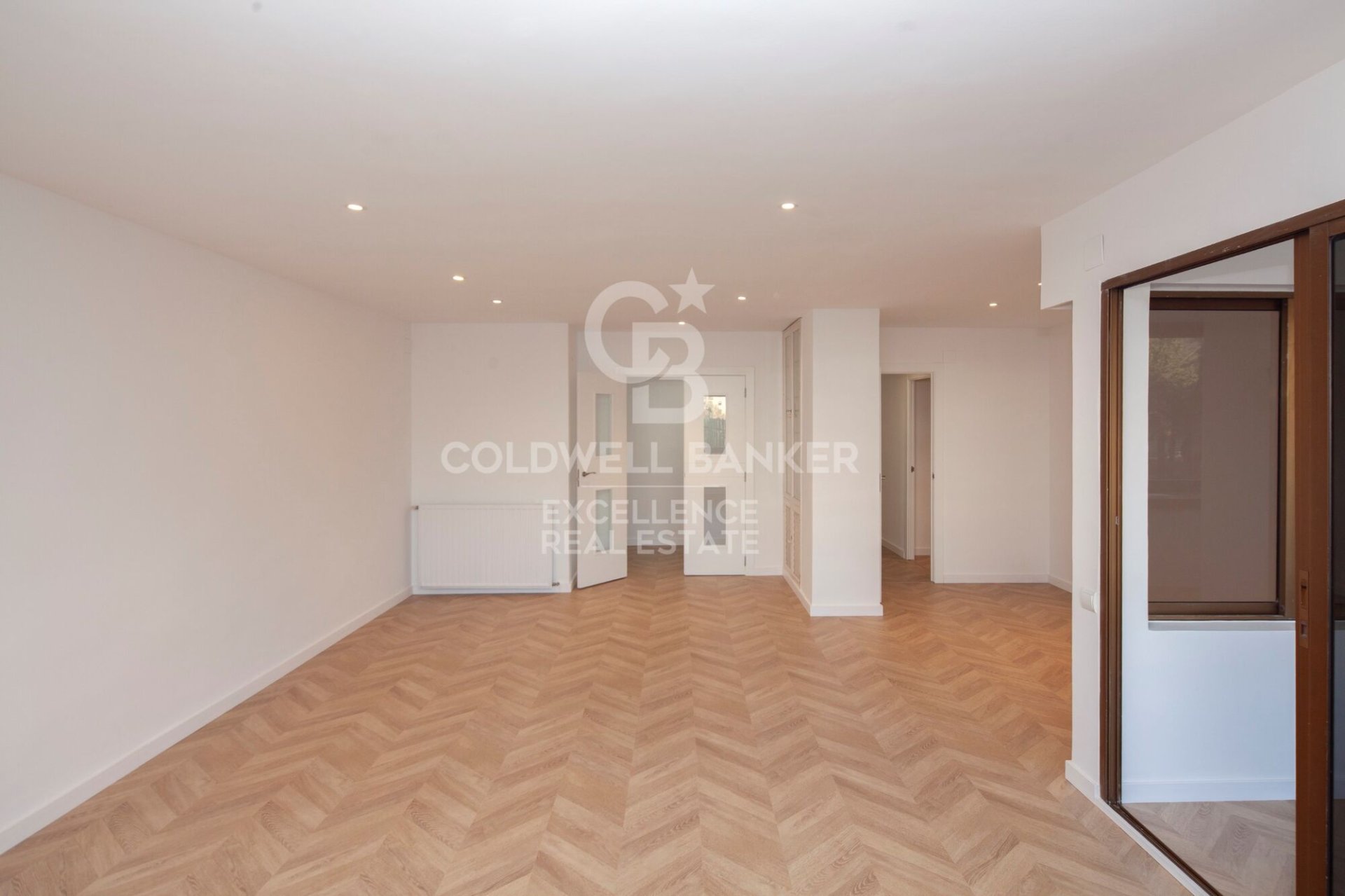 Huoneisto Valencia, Espanja 4 makuuhuonetta, 171 m2 No. 157118