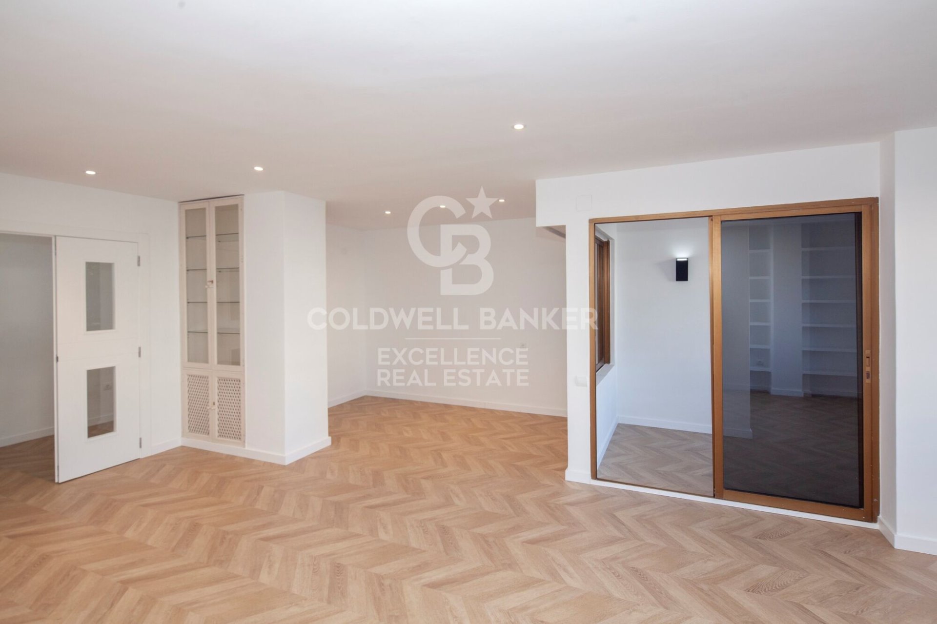 Huoneisto Valencia, Espanja 4 makuuhuonetta, 171 m2 No. 157118