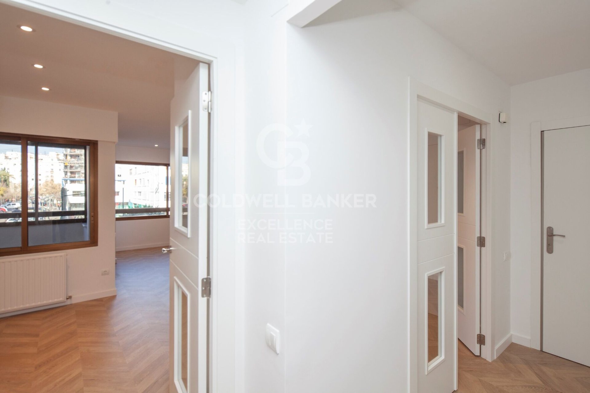Huoneisto Valencia, Espanja 4 makuuhuonetta, 171 m2 No. 157118