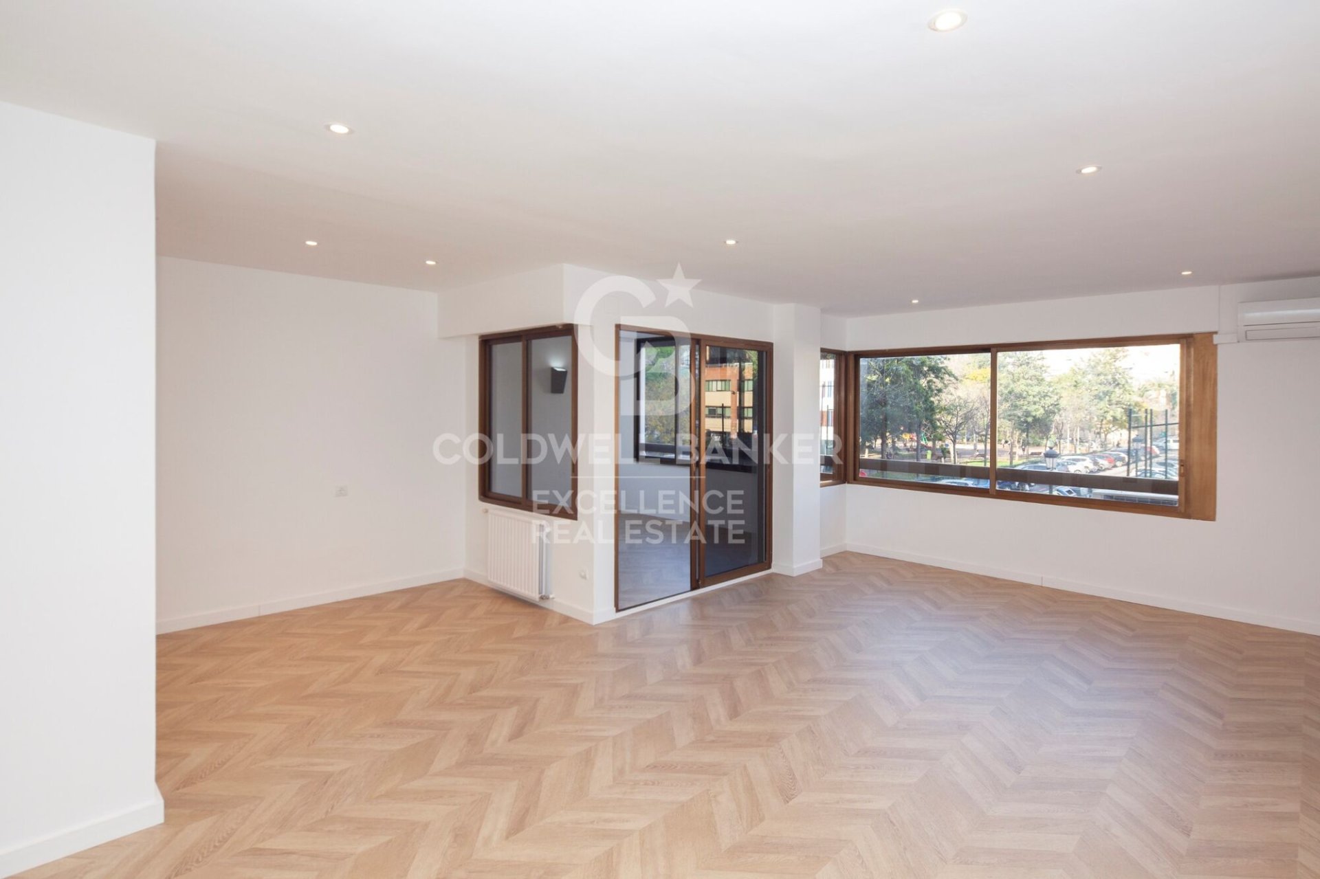 Huoneisto Valencia, Espanja 4 makuuhuonetta, 171 m2 No. 157118