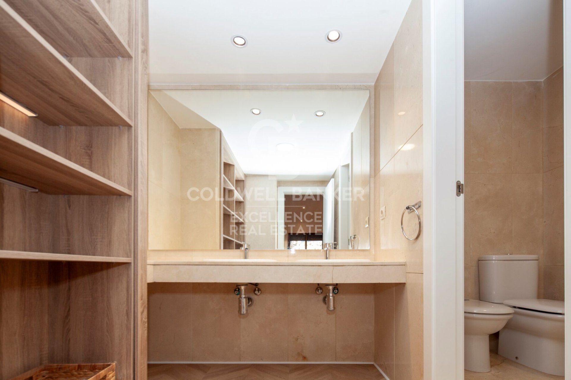 Huoneisto Valencia, Espanja 4 makuuhuonetta, 171 m2 No. 157118