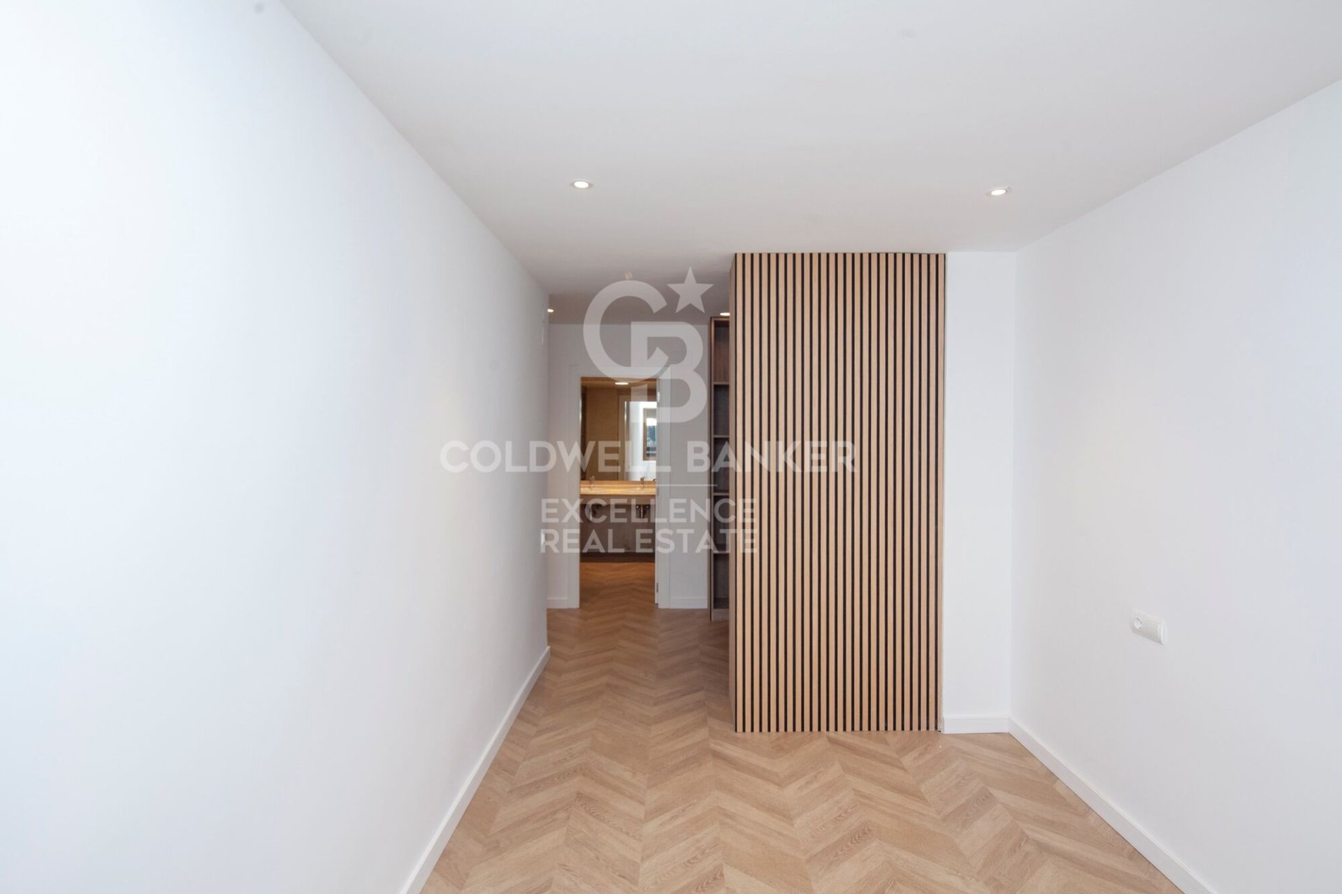 Huoneisto Valencia, Espanja 4 makuuhuonetta, 171 m2 No. 157118