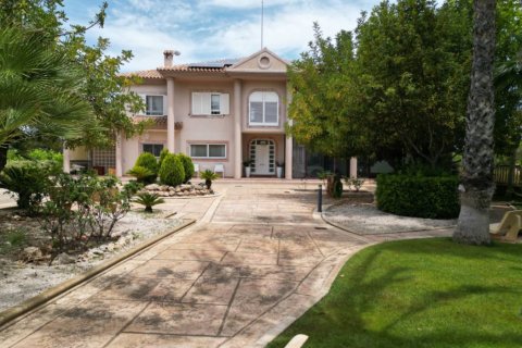Villa for sale in Monovar, Alicante, Spain 5 bedrooms, 612 sq.m. No. 176561 - photo 3