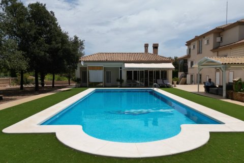 Villa for sale in Monovar, Alicante, Spain 5 bedrooms, 612 sq.m. No. 176561 - photo 9