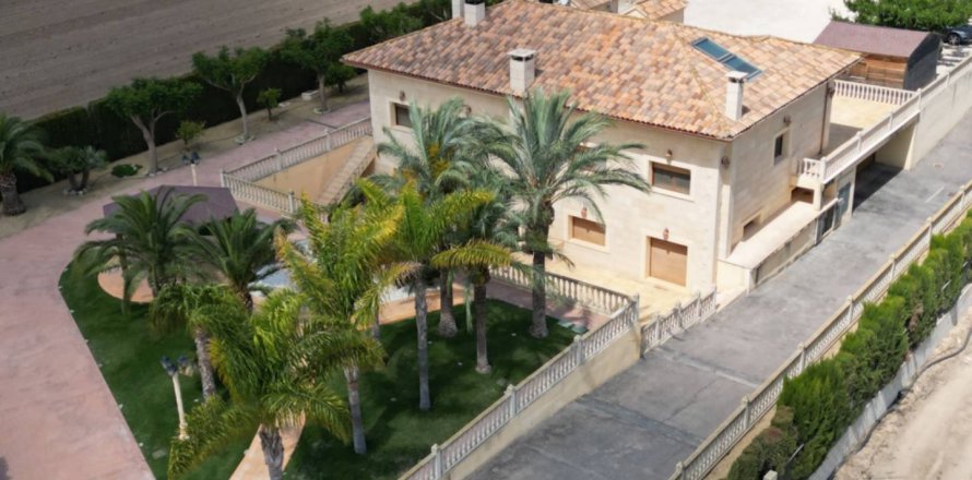 Villa in Aspe, Alicante, Spain 5 bedrooms, 669 sq.m. No. 176562