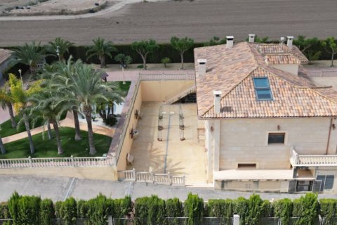 Villa for sale in Aspe, Alicante, Spain 5 bedrooms, 669 sq.m. No. 176562 - photo 8