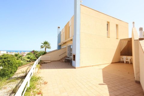 Townhouse à vendre à Alicante, Espagne, 3 chambres, 164 m2 No. 189995 - photo 4