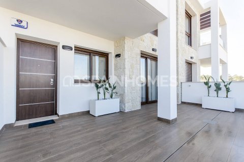 Ático en venta en Torrevieja, Alicante, España 3 dormitorios, 71 m2 No. 106671 - foto 4