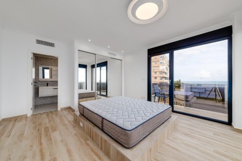 Villa à vendre à Torrevieja, Alicante, Espagne, 210 m2 No. 165568 - photo 9