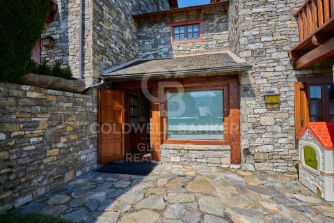 Kolmio myytävänä Girona, Espanja, 5 makuuhuonetta, 248 m2 No. 160057 - kuva 7