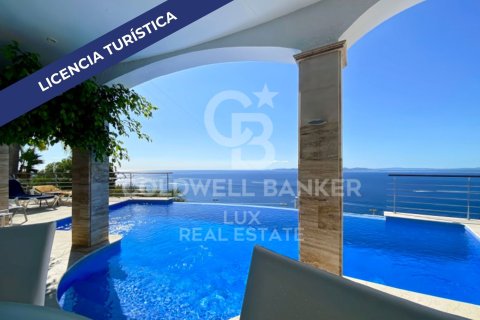 Huvila myytävänä Roses, Girona, Espanja, 4 makuuhuonetta, 390 m2 No. 160051 - kuva 2