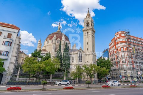 Huoneisto myytävänä Madrid, Espanja, 4 makuuhuonetta, 419 m2 No. 160053 - kuva 7
