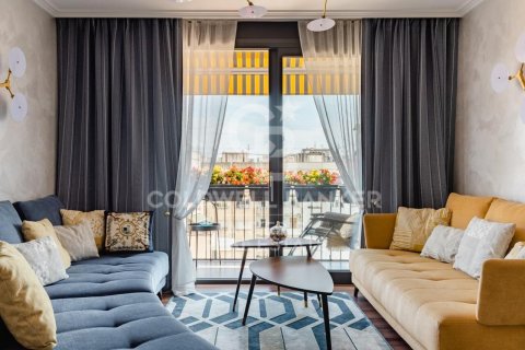 Takvåning i Barcelona, Spanien 2 sovrum, 83 kvm. Nr. 156922