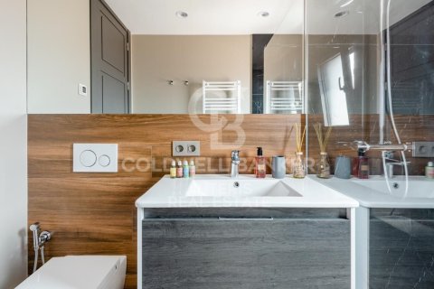 Продажа пентхауса в Барселона, Испания 2 спальни, 83м2 №156922 - фото 11