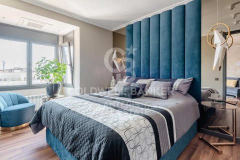 Продажа пентхауса в Барселона, Испания 2 спальни, 83м2 №156922 - фото 5