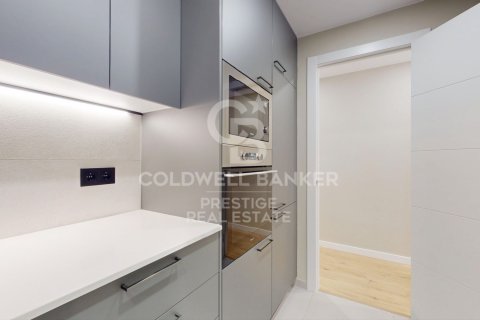 Apartment for sale in Barcelona, Spain 3 bedrooms, 96 sq.m. No. 156917 - photo 2