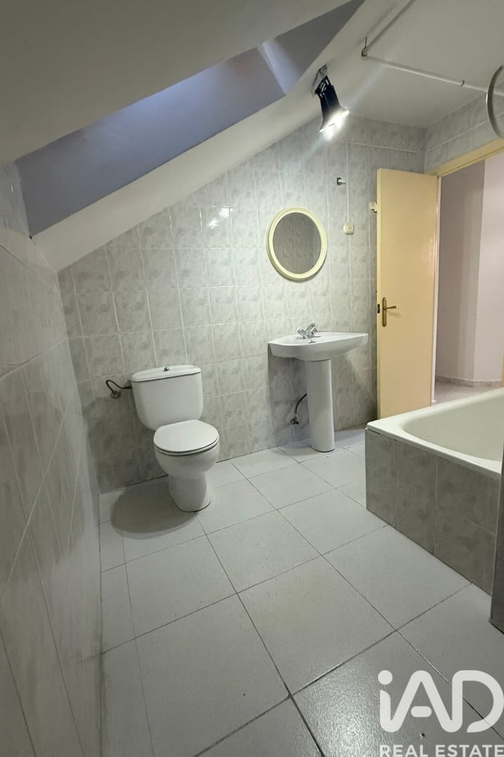 House à Leon, Espagne 10 chambres, 256 m2 No. 173260
