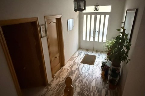 House for sale in Leon, Spain 10 bedrooms, 256 sq.m. No. 173260 - photo 4